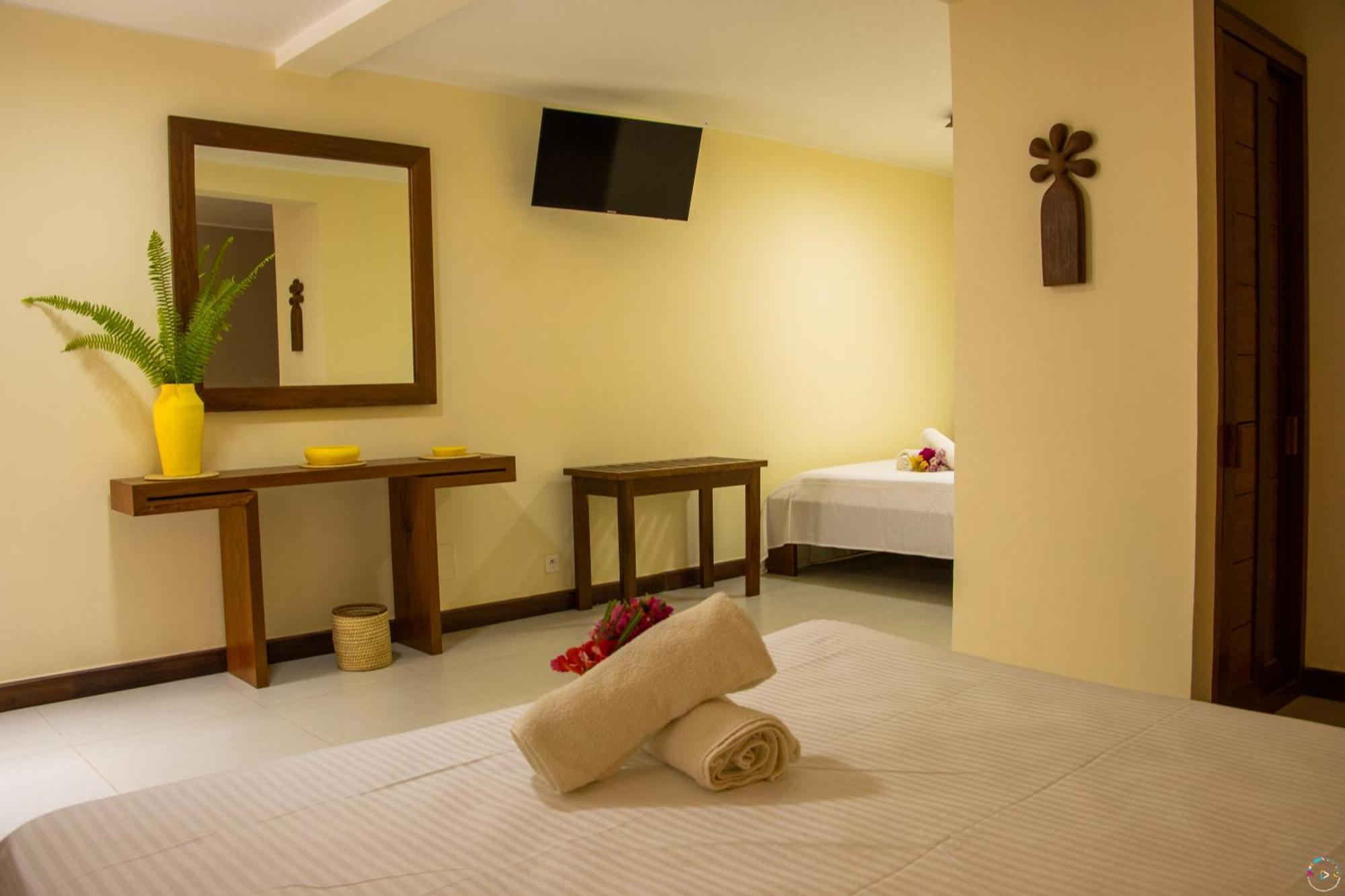 Hotel Baobab Cafe Морондава Екстериор снимка