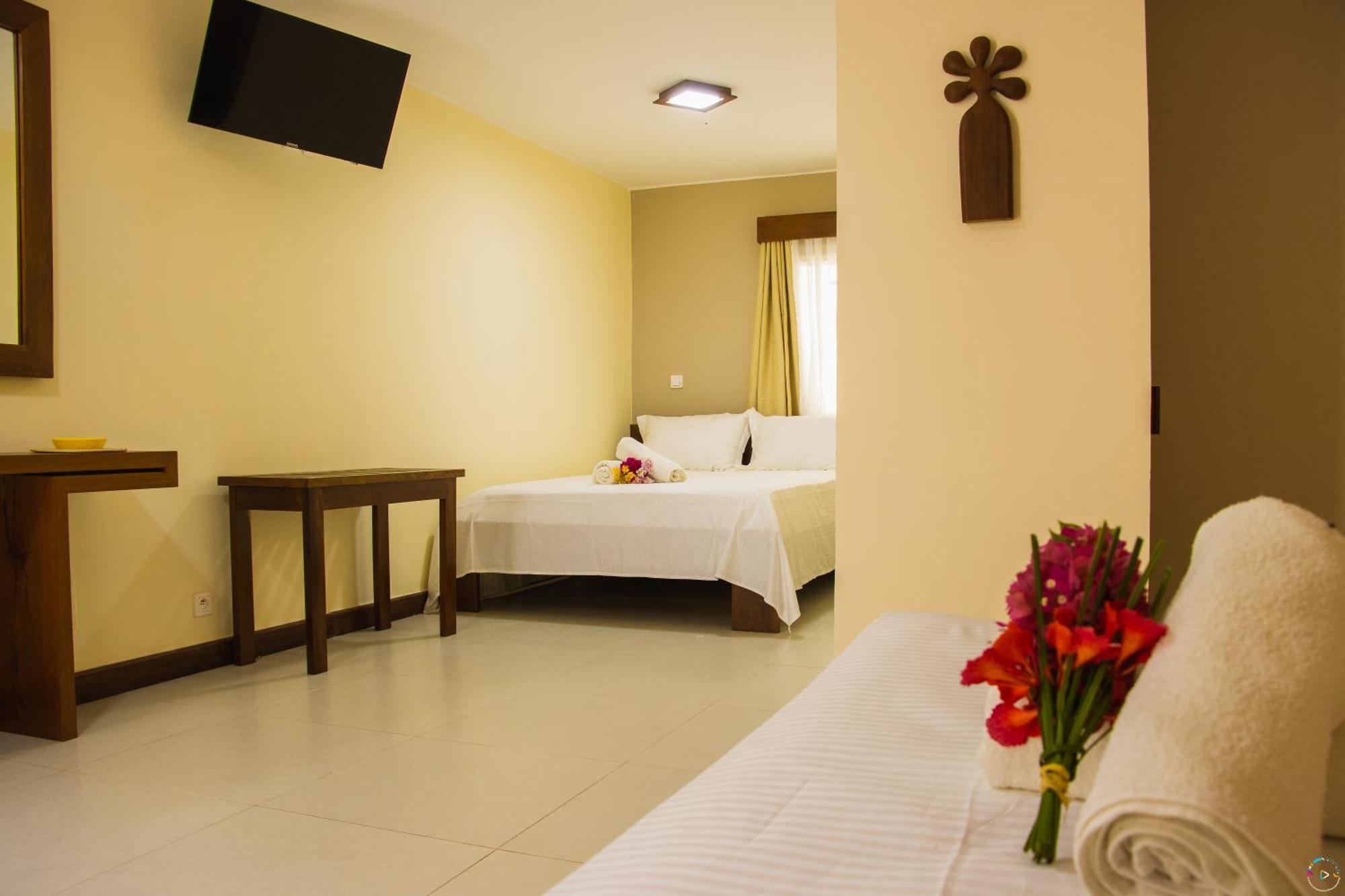 Hotel Baobab Cafe Морондава Екстериор снимка