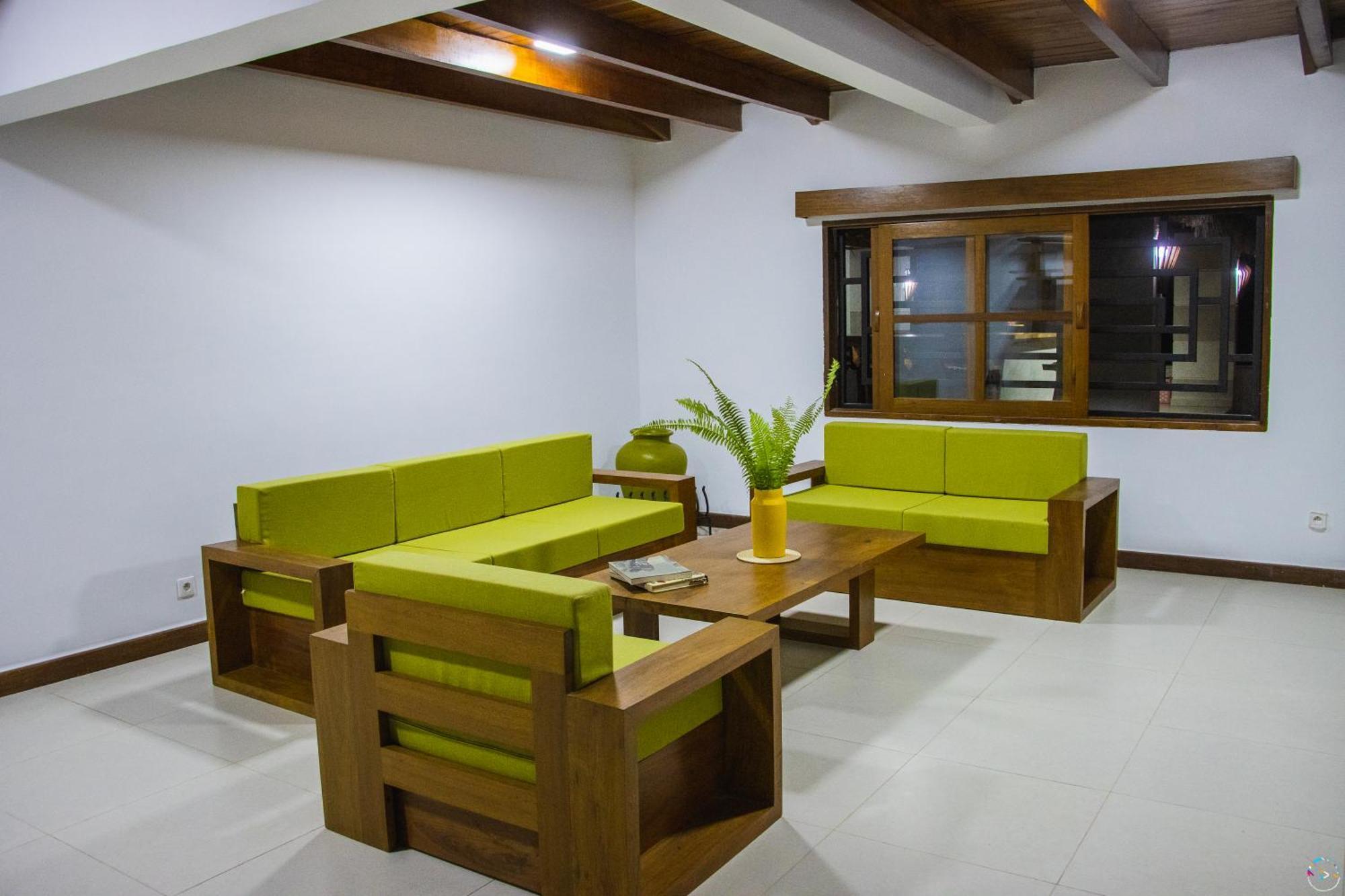 Hotel Baobab Cafe Морондава Екстериор снимка