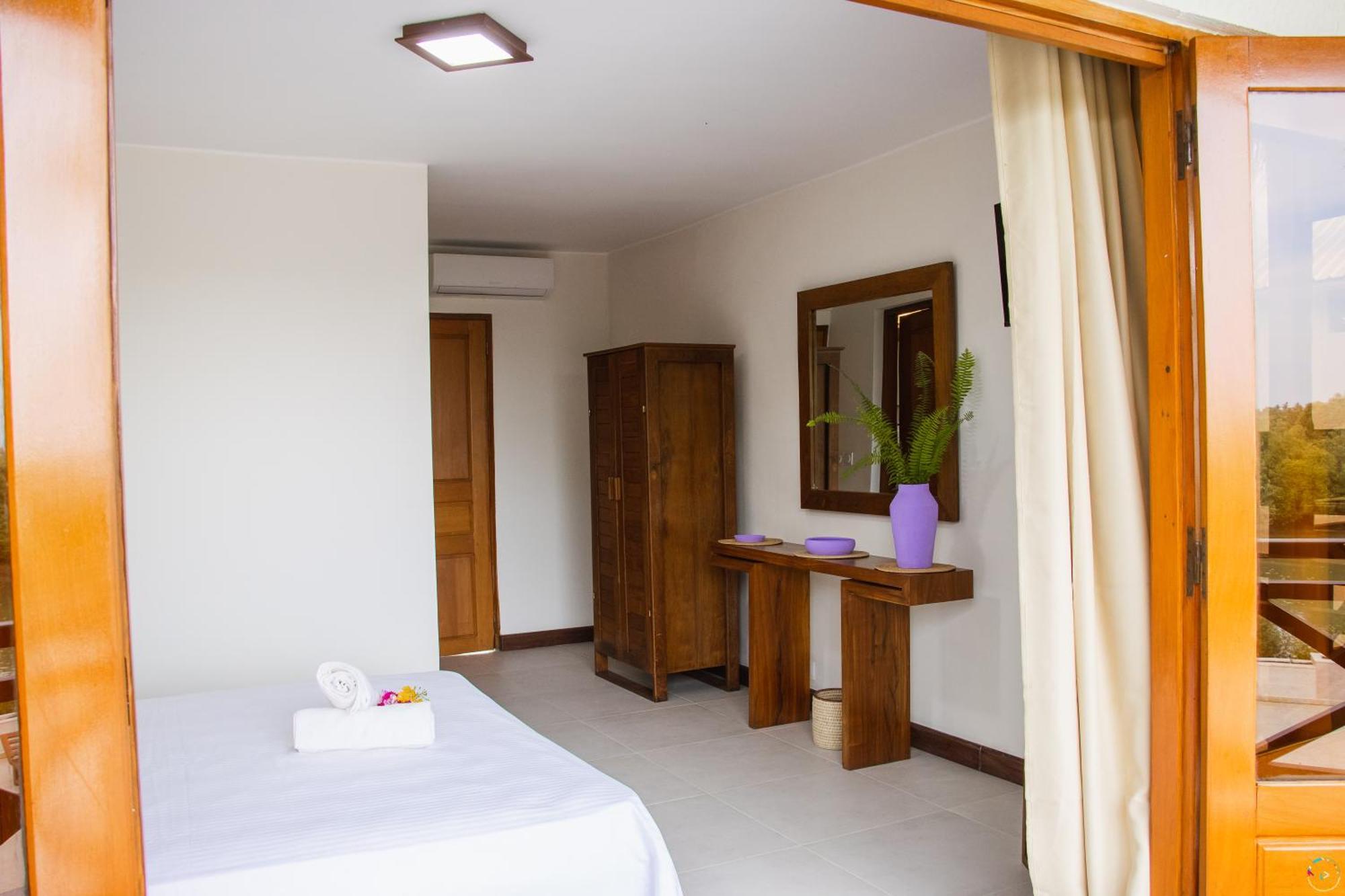 Hotel Baobab Cafe Морондава Екстериор снимка