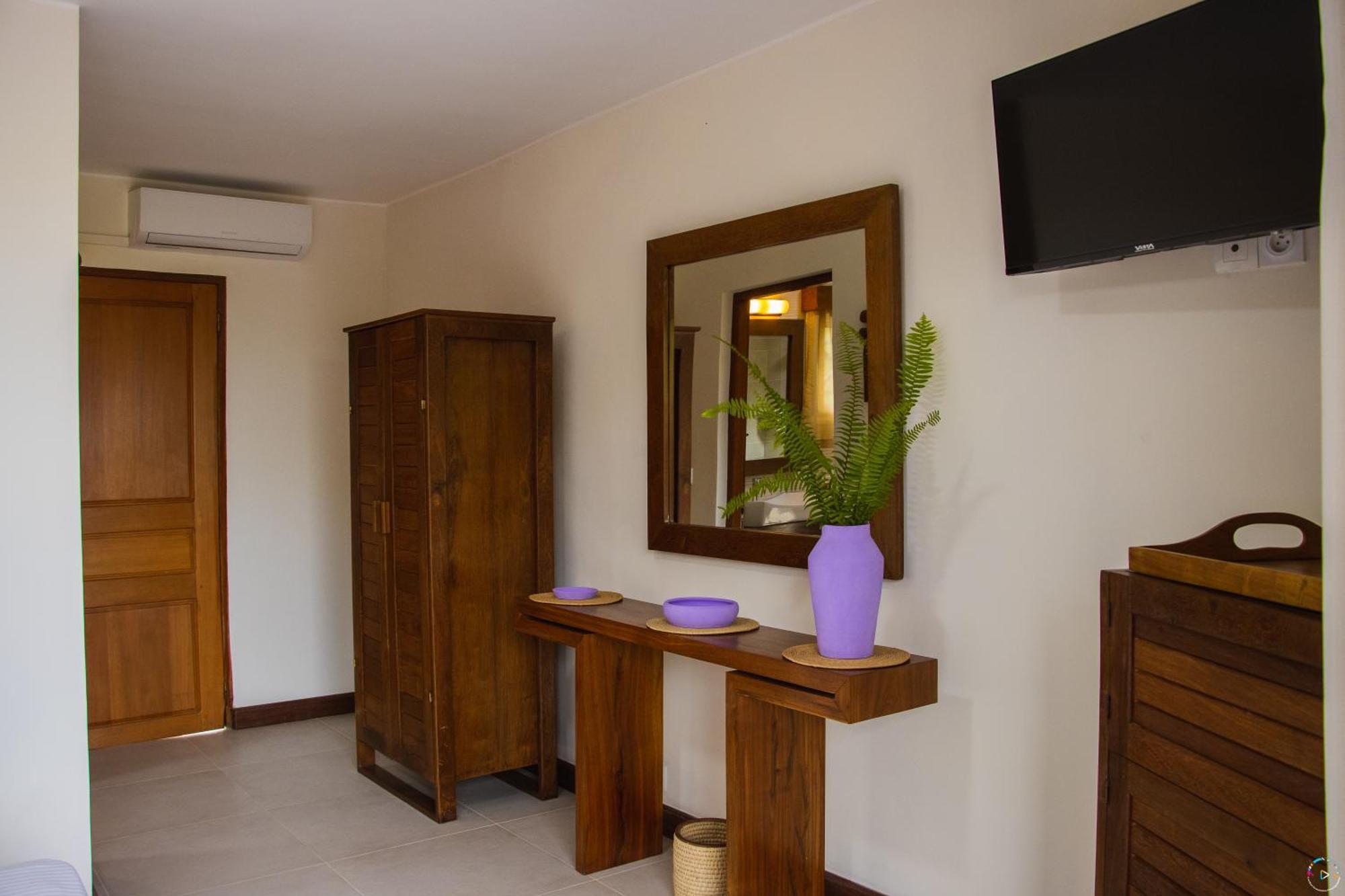 Hotel Baobab Cafe Морондава Екстериор снимка