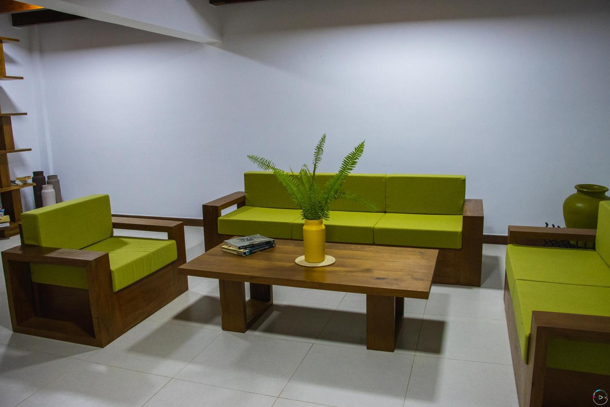 Hotel Baobab Cafe Морондава Екстериор снимка