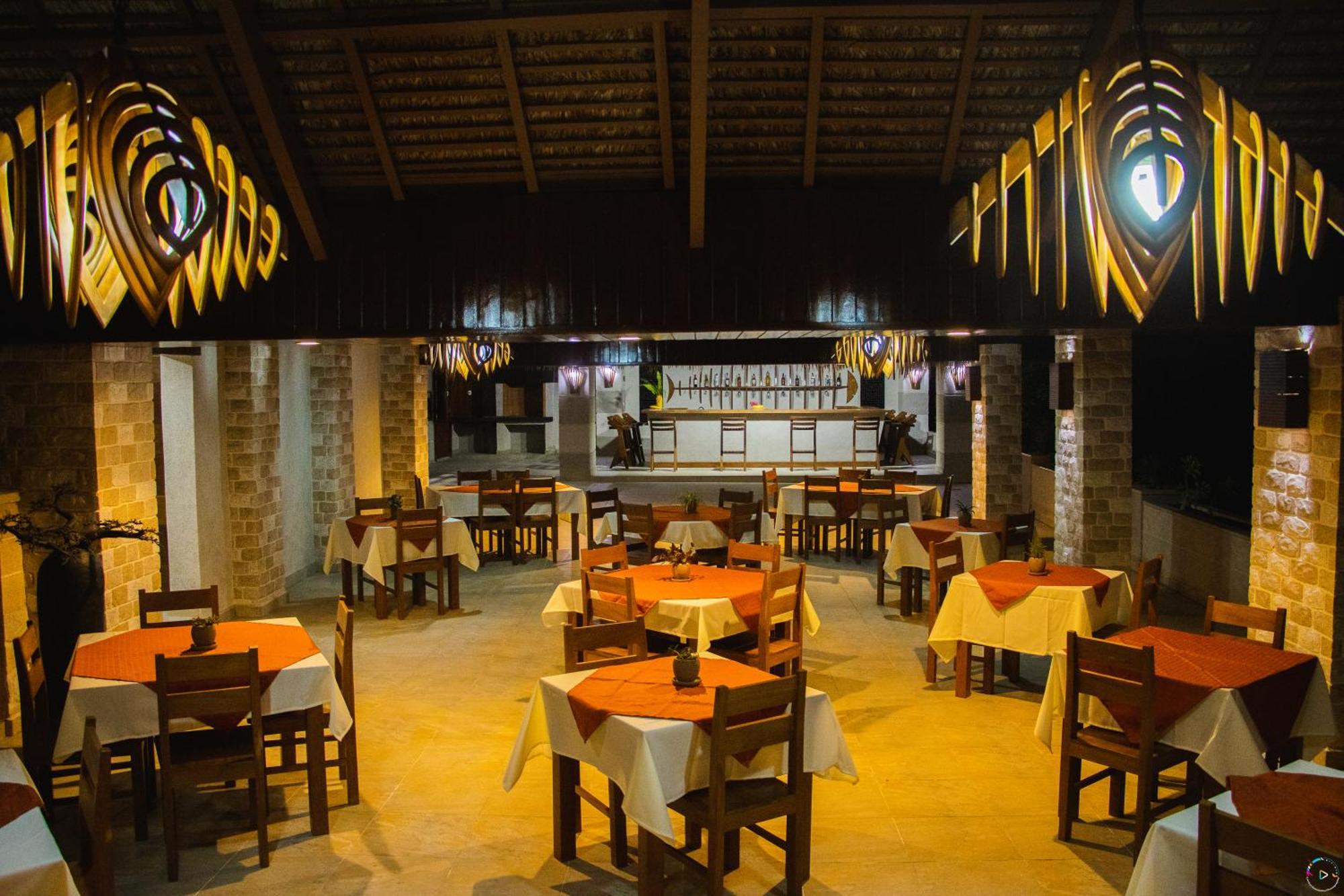 Hotel Baobab Cafe Морондава Екстериор снимка